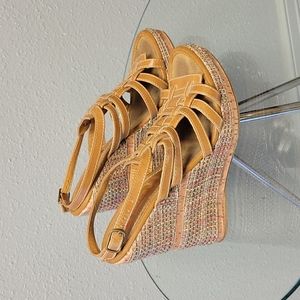 Two Lips Wedge Sandal! Size 7